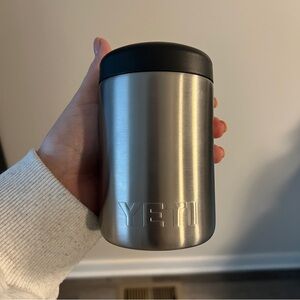 Yet can coozie silver and black